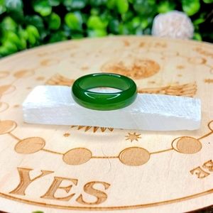 ● Green Carnelian Agate Ring - Size 7